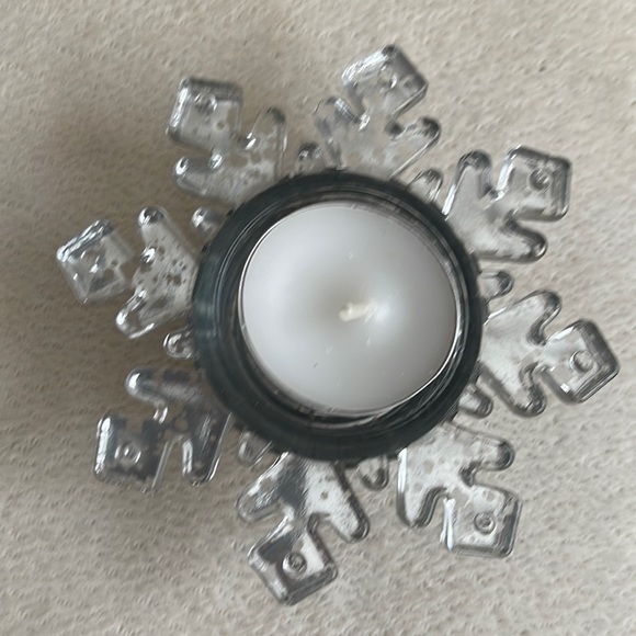 Pier 1 Silver Glass Snowflake Candle Holder Tea Light - Picture 3 of 8
